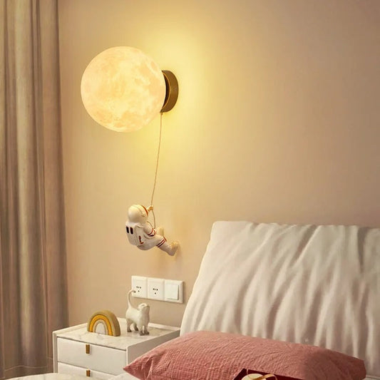 Lampe Murale Astronaute avec Globe Lunaire