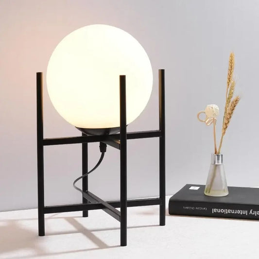 Lampe de Table Boule en Métal et Verre Opalin