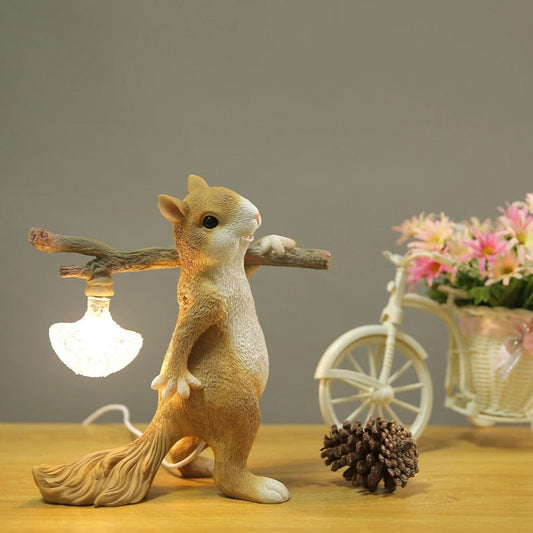 Lampe Écureuil en Résine – Déco Nature Originale