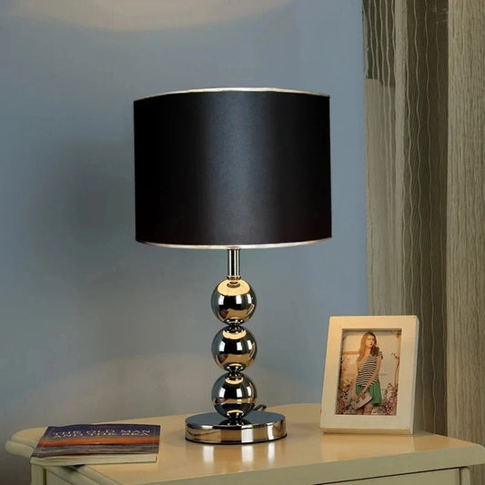 Lampe de chevet moderne en métal et résine