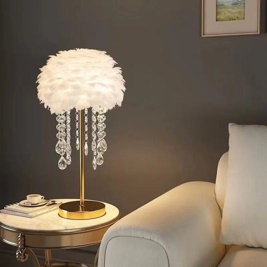 Lampe de chevet plumes et cristaux – Ambiance douce