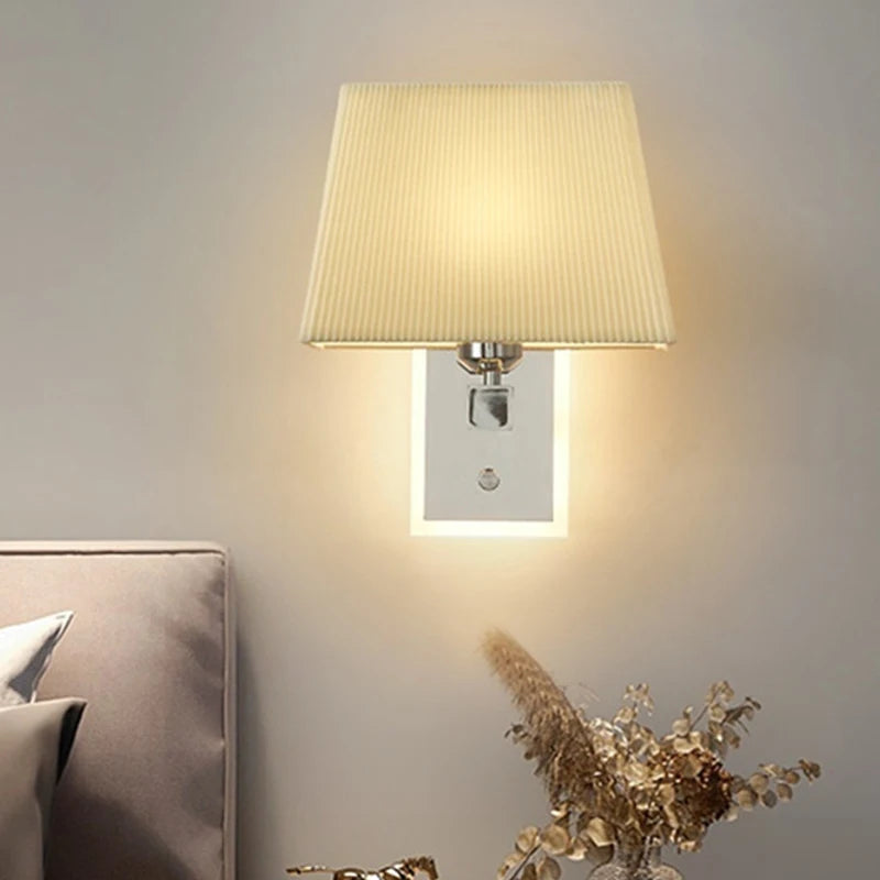 Applique Murale Abat-jour Carré en Tissu – Style Classique, Douille E27