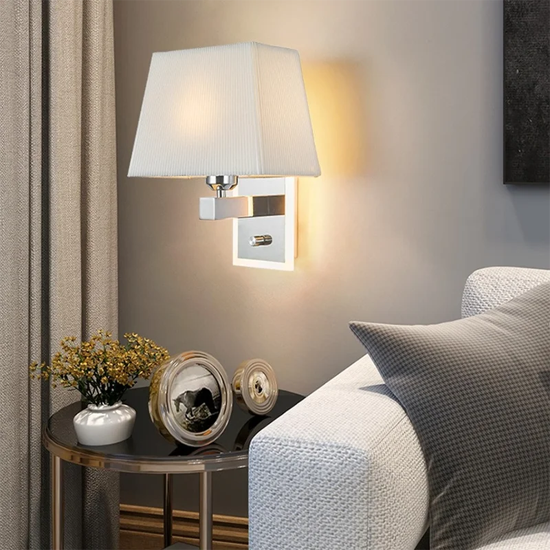 Applique Murale Abat-jour Carré en Tissu – Style Classique, Douille E27