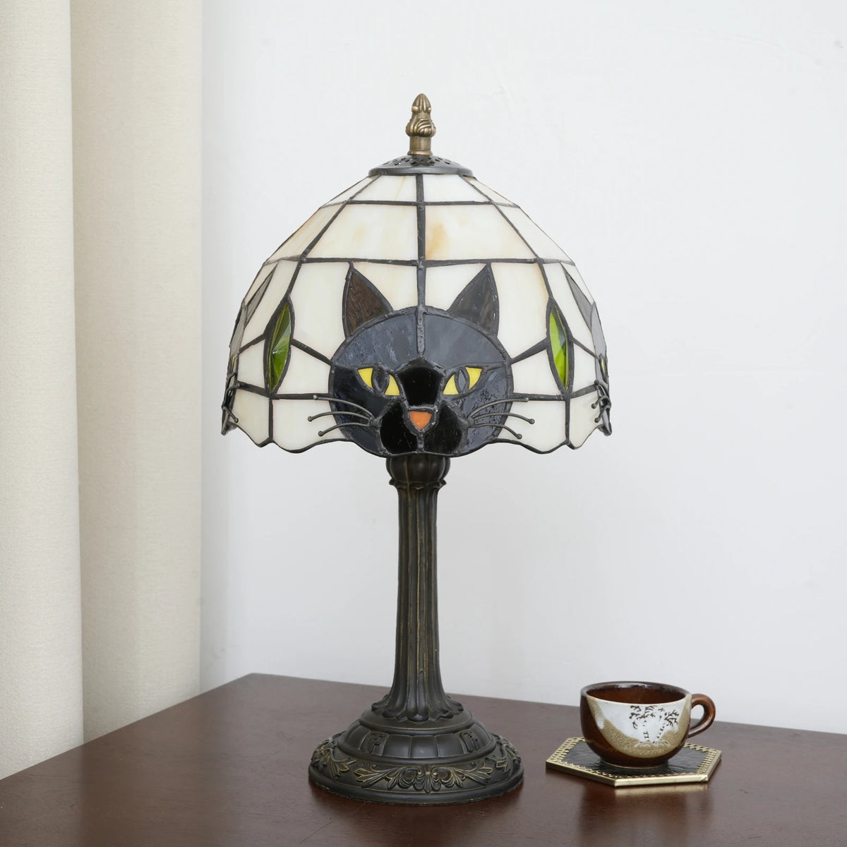 Lampe de chevet chat noir abat-jour vitrail – vue 4
