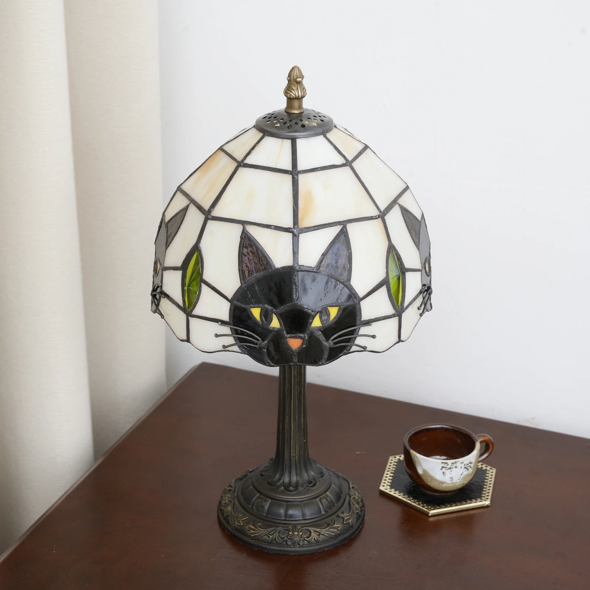Lampe de chevet chat noir abat-jour vitrail – vue 5