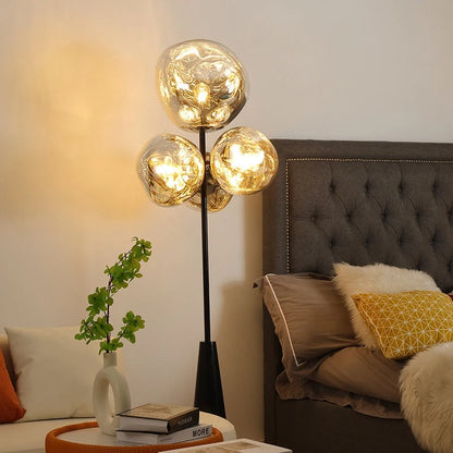 Lampadaire Design Chromé aux Globes en Verre Soufflé
