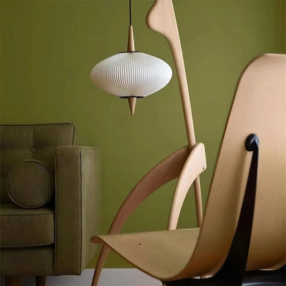 Lampadaire en Bois Massif au Design Sculptural