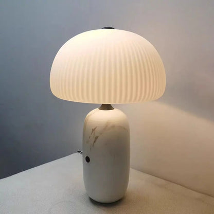 Lampe à Poser en Marbre – Design Naturel et Lumière Douce