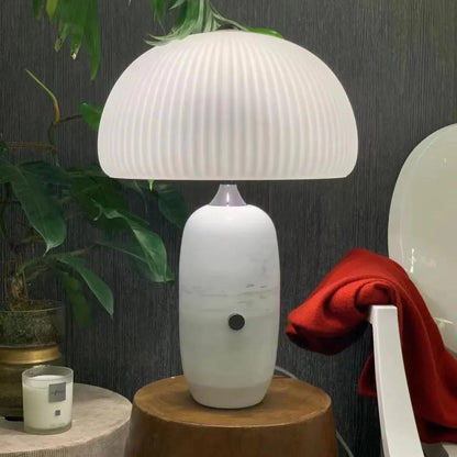 Lampe à Poser en Marbre – Design Naturel et Lumière Douce