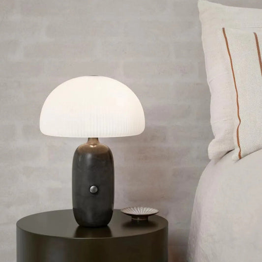 Lampe à Poser en Marbre – Design Naturel et Lumière Douce