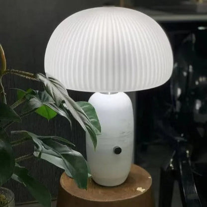 Lampe à Poser en Marbre – Design Naturel et Lumière Douce