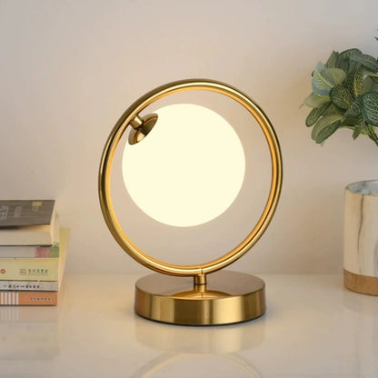 Lampe Boule en Métal Doré et Verre – Éclairage Décoratif