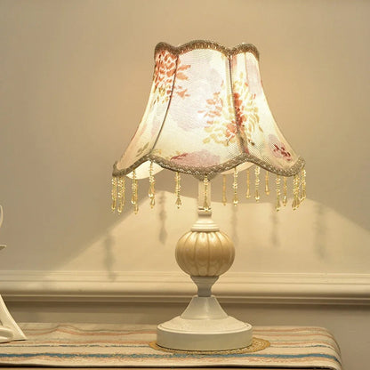 Lampe de Chevet Vintage en Métal et Tissu – Style Ancien