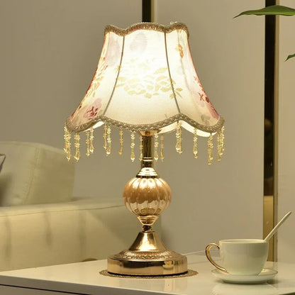 Lampe de Chevet Vintage en Métal et Tissu – Style Ancien