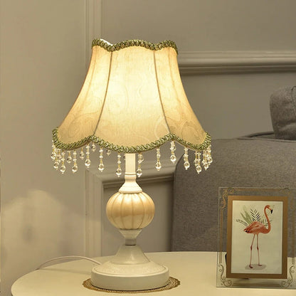 Lampe de Chevet Vintage en Métal et Tissu – Style Ancien