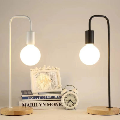 Lampe de chevet bois et métal noir – Style industriel