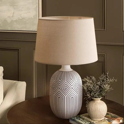 Lampe de Chevet en Porcelaine – Motif Géométrique Noir et Blanc