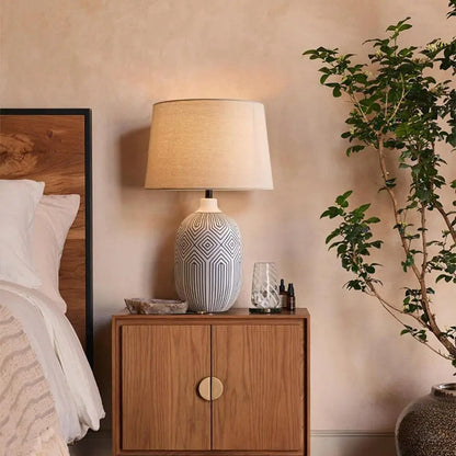 Lampe de Chevet en Porcelaine – Motif Géométrique Noir et Blanc