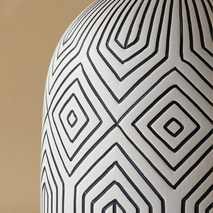 Lampe de Chevet en Porcelaine – Motif Géométrique Noir et Blanc