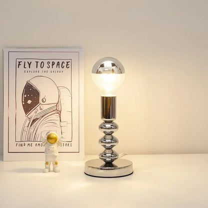 Lampe de Chevet en Métal Argenté – Design Épuré
