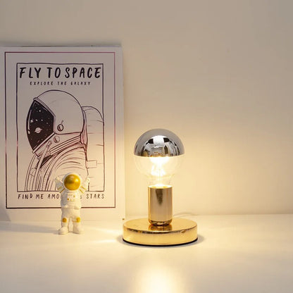 Lampe de Chevet en Métal Argenté – Design Épuré