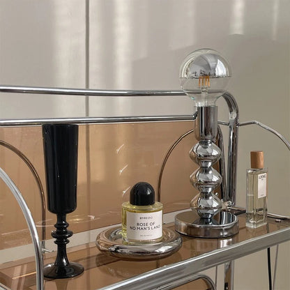 Lampe de Chevet en Métal Argenté – Design Épuré