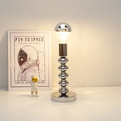 Lampe de Chevet en Métal Argenté – Design Épuré