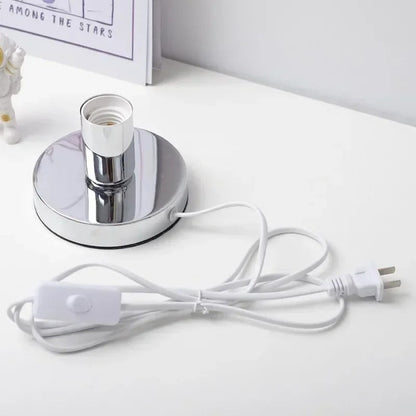 Lampe de Chevet en Métal Argenté – Design Épuré
