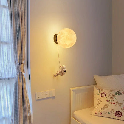 Lampe Murale Astronaute avec Globe Lunaire