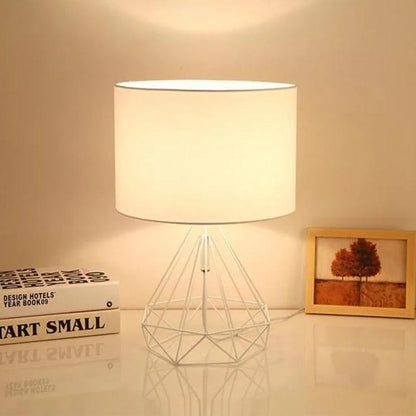 Lampe de Chevet Noire – Design Minimaliste en Métal