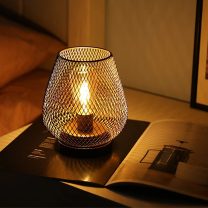 Lampe de Chevet sur Piles en Métal Ajouré