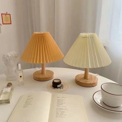 Lampe de chevet en bois et abat-jour tissu plissé