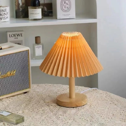 Lampe de chevet en bois et abat-jour tissu plissé