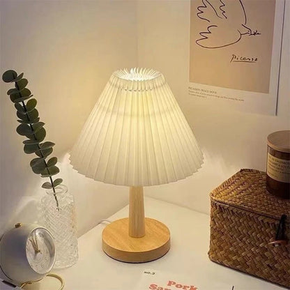 Lampe de chevet en bois et abat-jour tissu plissé