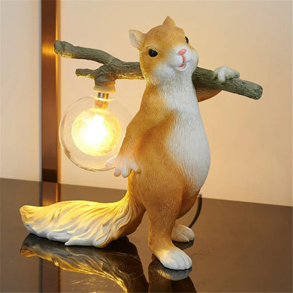 Lampe Écureuil en Résine – Déco Nature Originale