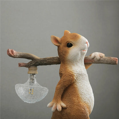 Lampe Écureuil en Résine – Déco Nature Originale