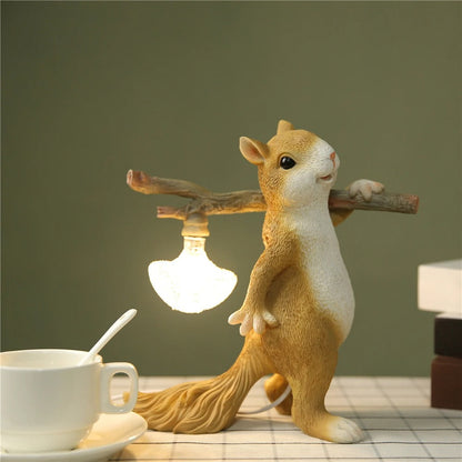 Lampe Écureuil en Résine – Déco Nature Originale