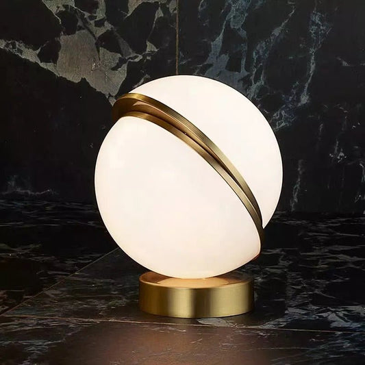 Lampe Boule à Poser – Design Sphérique et Anneau Doré
