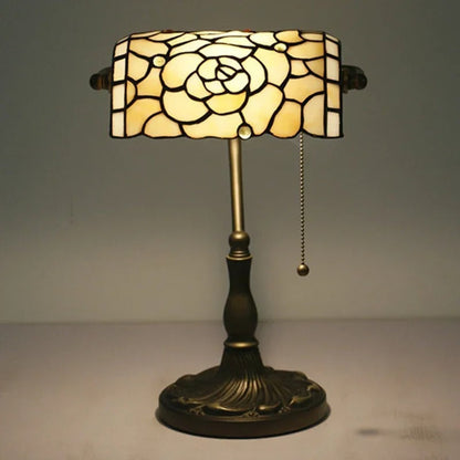 Lampe Tiffany Rose Antique – Vitrail Floral Crème et Or
