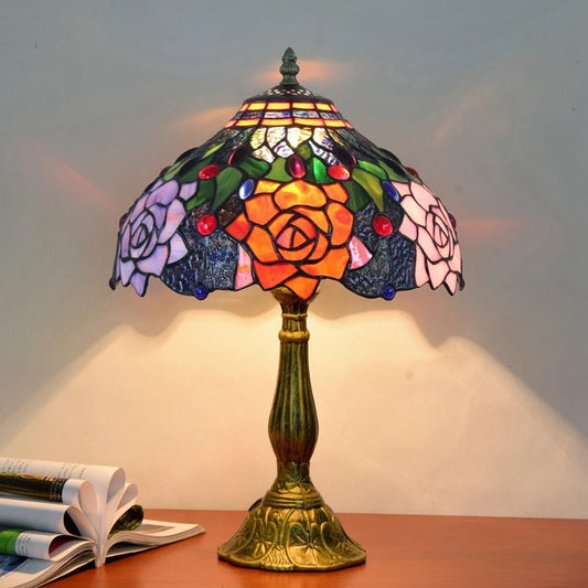 Lampe Tiffany Roseraie – Vitrail Artisanal Fleuri