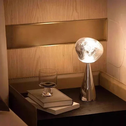 Lampe à Poser Design Italien – Élégance Sculpturale