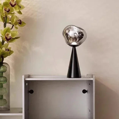 Lampe à Poser Design Italien – Élégance Sculpturale
