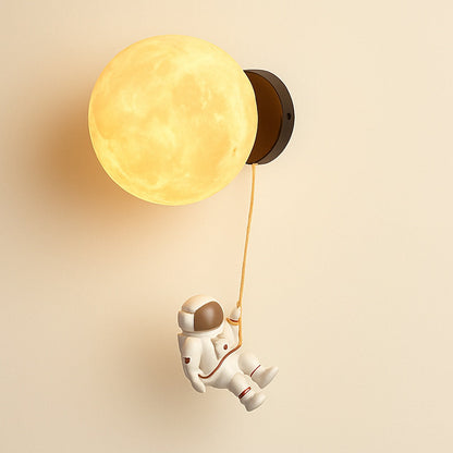 Lampe Murale Astronaute avec Globe Lunaire