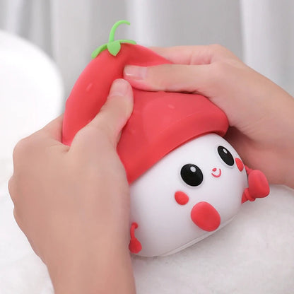 Veilleuse Fraise en Silicone – Lumière Douce pour Enfant